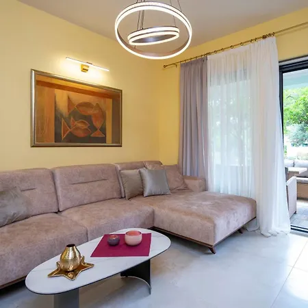 Trstenica Lux شقة